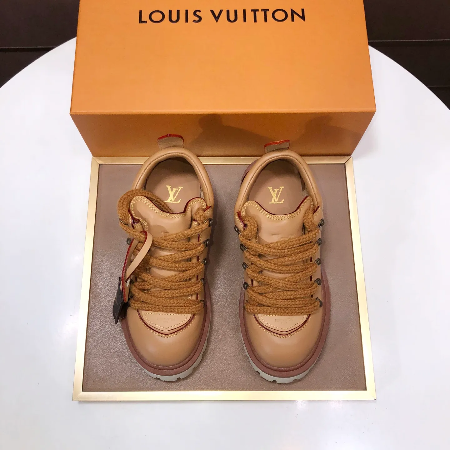 Men's shoes 💰660💰 LV Louis Vuitton 2025 autumn and winter new couple's new style, the original version is developed one to one, retro fashion, handsome and cool mountaineering derby shoes are out of stock 👍 💎 Material: imported first-layer cowhide 💎 Lining: imported lambskin 💎 Outsole: original molded TR non-slip sole 💎 Bottom height: 3.5cm 💎 Shoe size: 35-45 for both men and women
